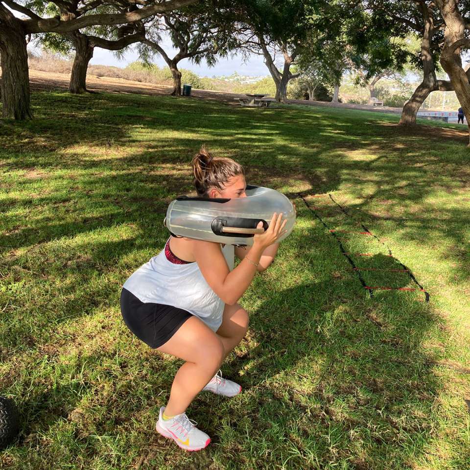 Pacific Beach Personal Trainer is training client female of 20 years old in Kate Session Park San Diego 92109